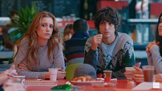 Serenay Sarıkaya sahneden iner inmez Taner Ölmez'e sarıldı