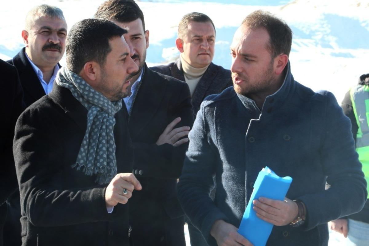 Başkan Arı, tır garajı inşaat alanında incelemelerde bulundu