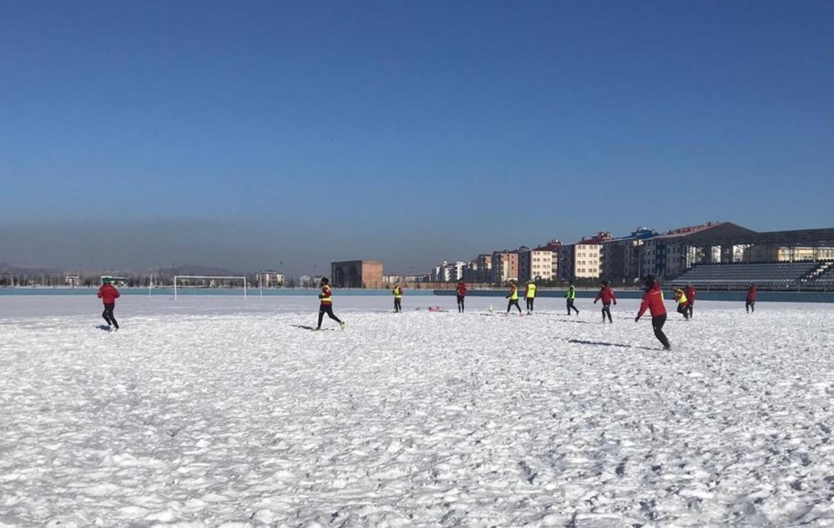 Kars 36 Spor Yakudiye Spor karşılaşması hazırlıklarını s&uuml;rd&uuml;r&uuml;yor