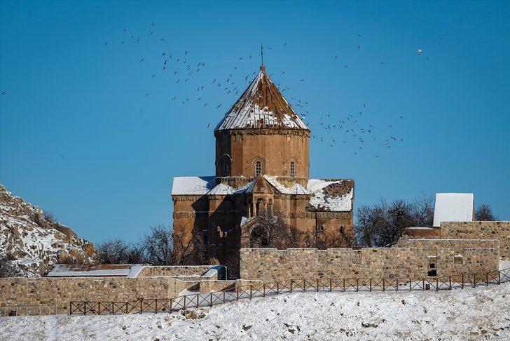 Akdamar Adası beyaz gelinliğini giydi! Gören büyüleniyor G3