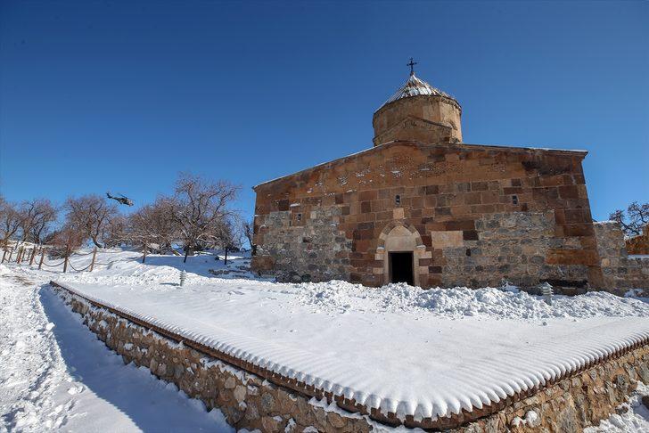 Akdamar Adası beyaz gelinliğini giydi! Gören büyüleniyor G4