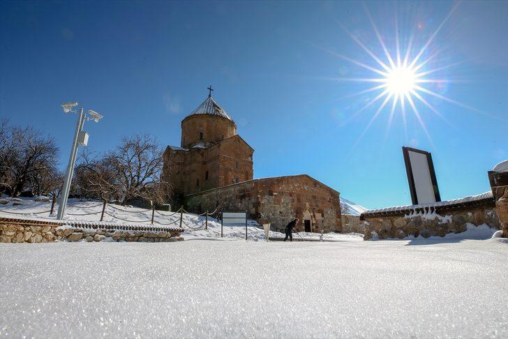 Akdamar Adası beyaz gelinliğini giydi! Gören büyüleniyor G5