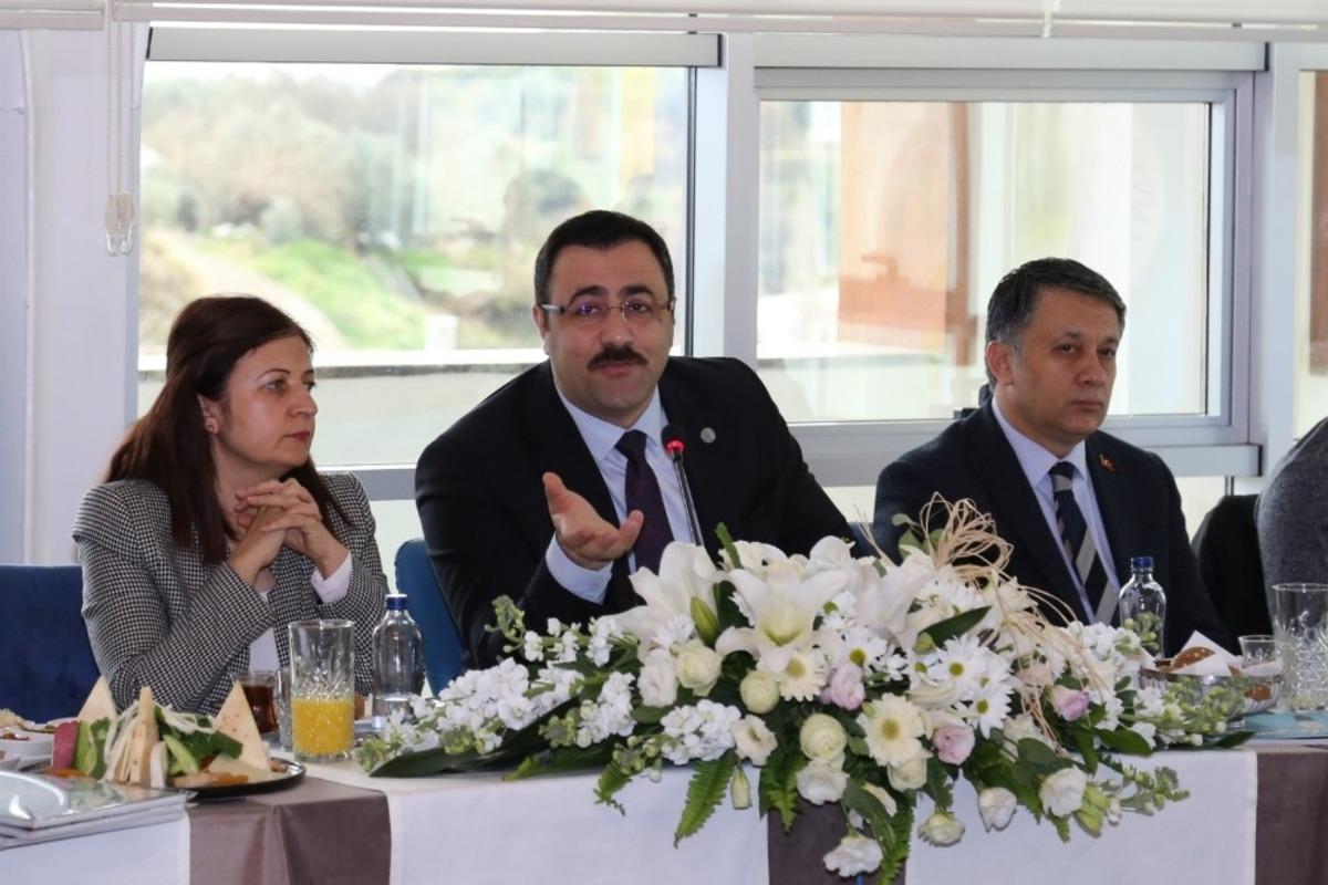 Rekt&ouml;r Prof.Dr.Kalan: " G&uuml;&ccedil;l&uuml; basın g&uuml;&ccedil;l&uuml; demokrasinin tesisini sağlar"