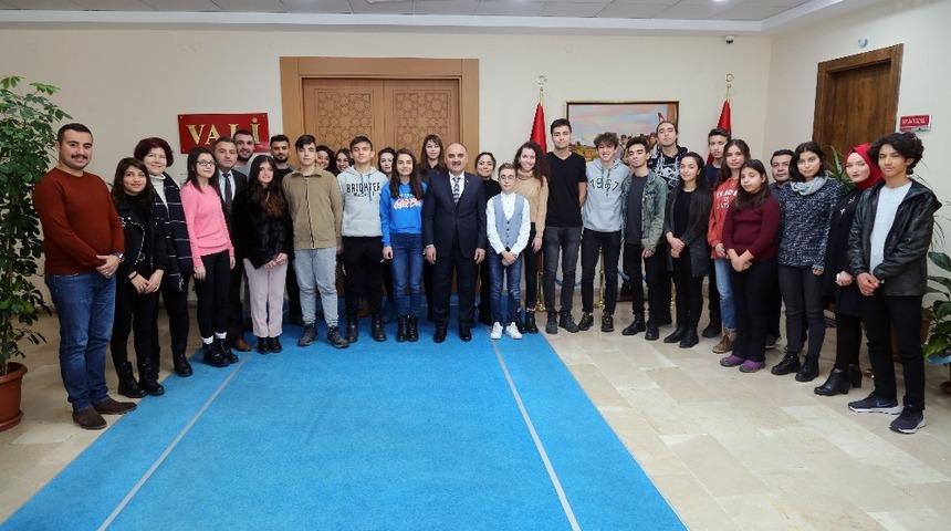 &Ouml;ğrencilerden Vali G&uuml;naydın&rsquo;a ziyaret