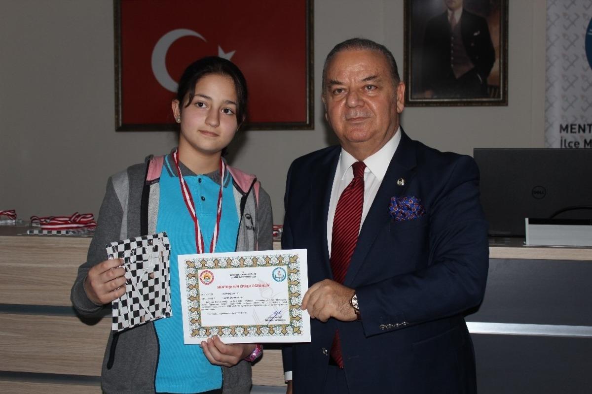 Yeni yılın ilk &ouml;rnek &ouml;ğrencileri &ouml;d&uuml;llendirildi