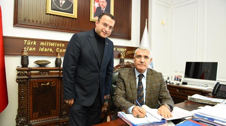 Battalgazi Belediyesi iş&ccedil;ilerine toplu s&ouml;zleşme imzalandı