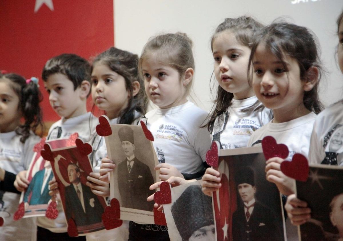 Atat&uuml;rk&rsquo;&uuml;n annesi Z&uuml;beyde Hanım Kartallı minikler tarafından anıldı