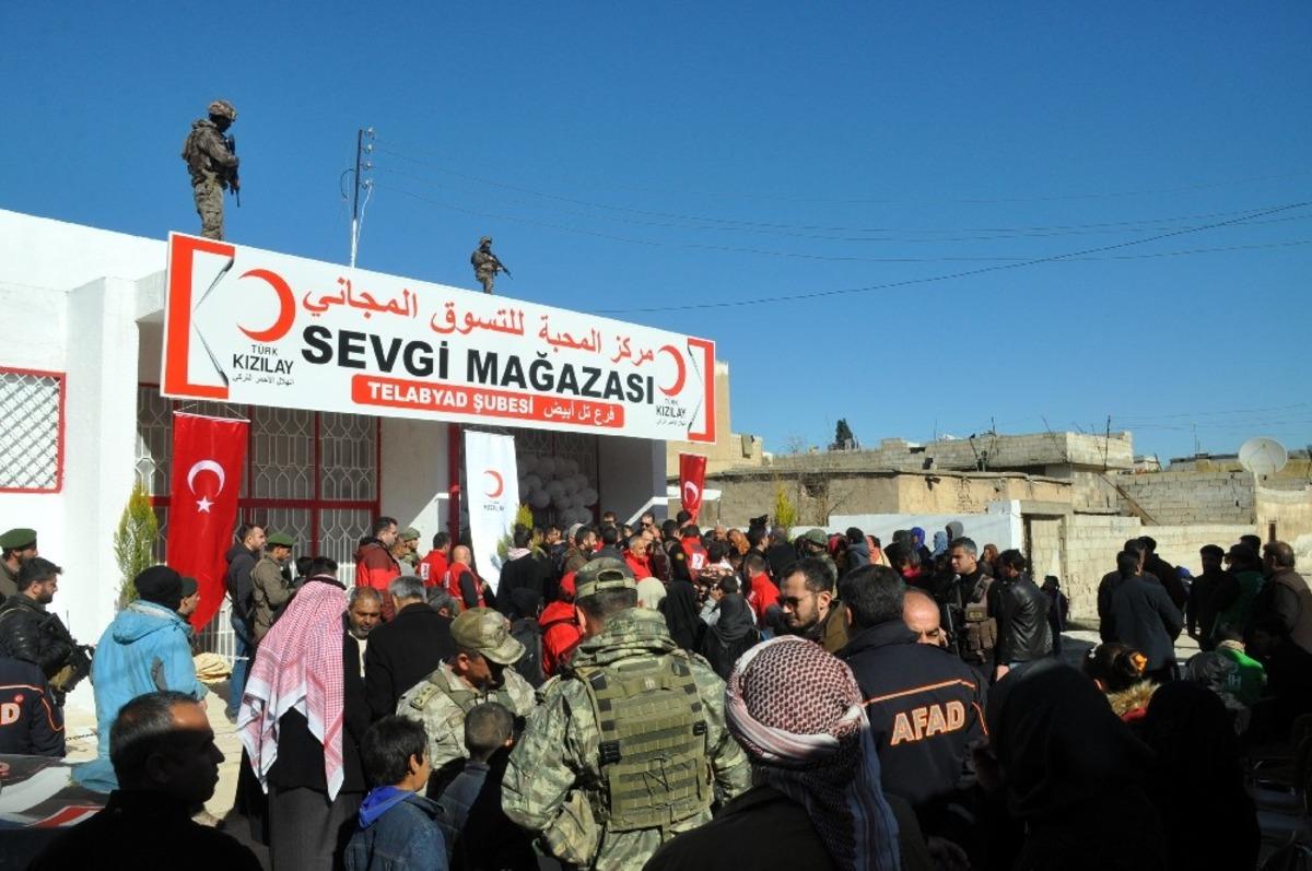 Kızılay Tel Abyad&rsquo;da sevgi mağazası a&ccedil;tı