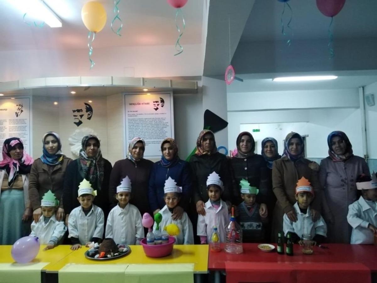 Minik &ouml;ğrenciler, aileleriyle birlikte deneyler yaptı
