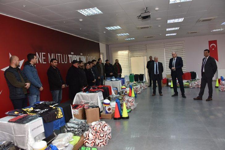 Başkan Bakkalcıoğlu’ndan amatör spor kulüplerine malzeme yardımı G2