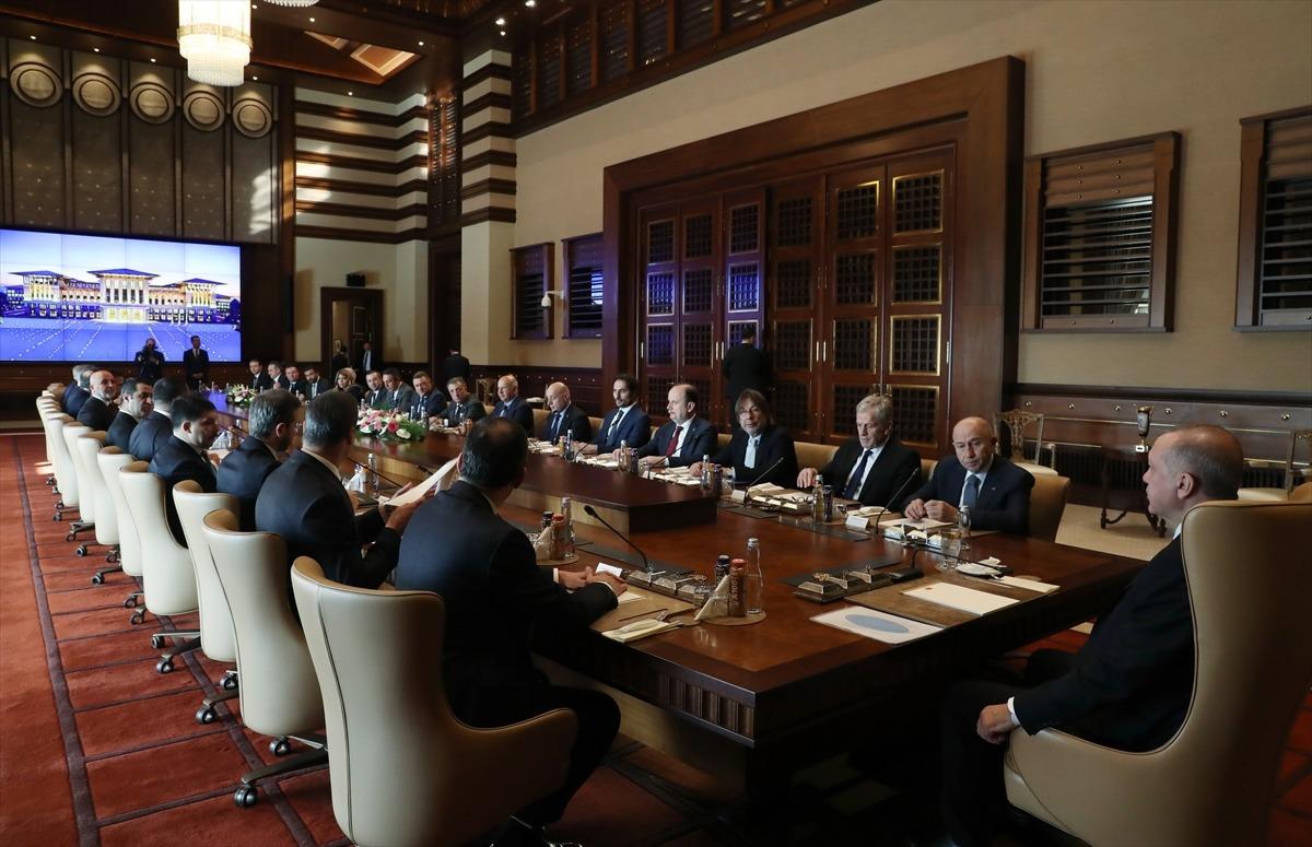 Cumhurbaşkanı Erdoğan, Kul&uuml;pler Birliği Başkanı Sepil ve beraberindekileri kabul etti