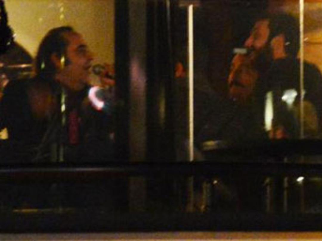 &Ouml;zkan Uğur aylar sonra sahnede