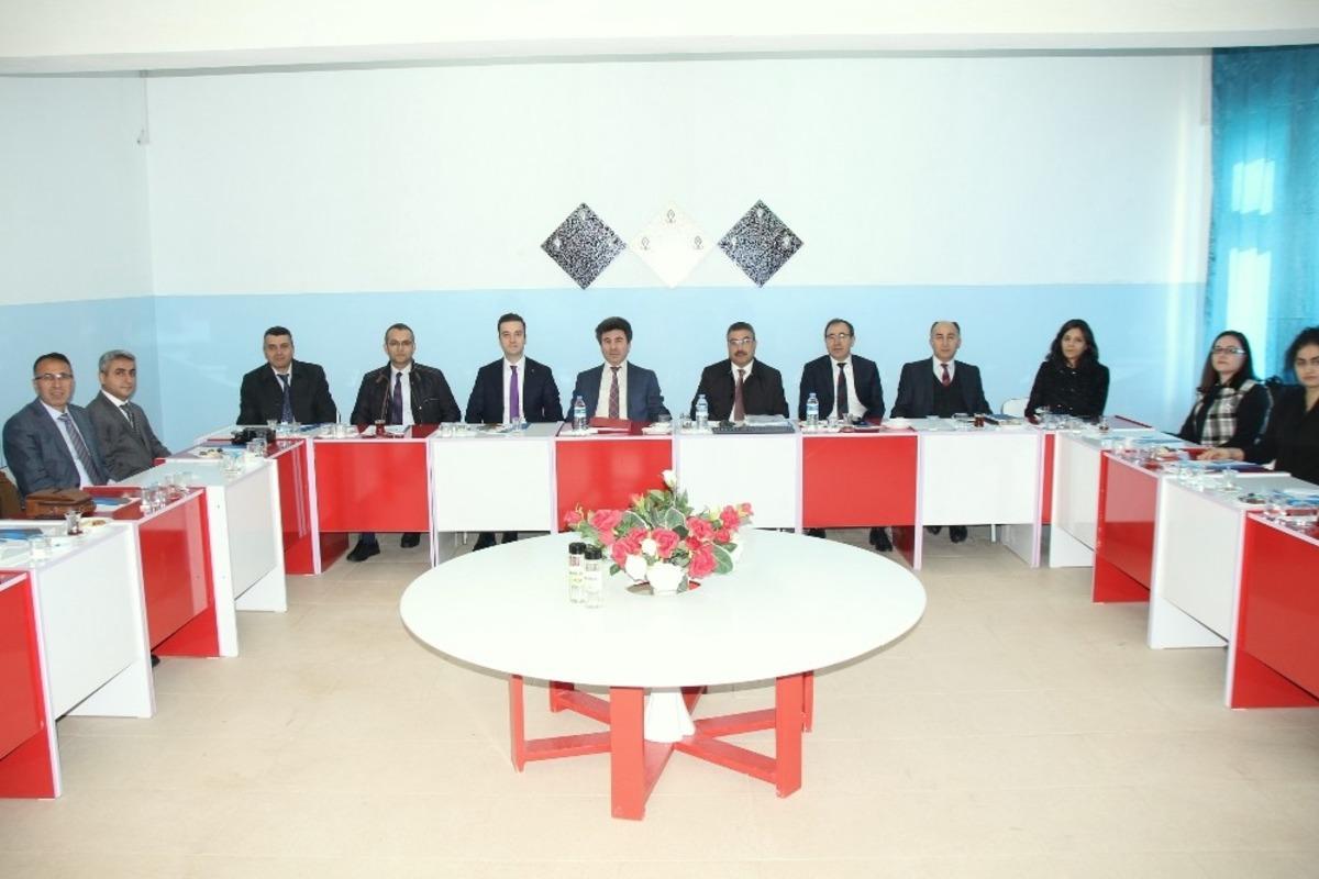 &Uuml;niversite Senatosu Musabeyli&rsquo;de toplandı