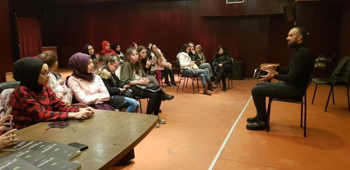 Matematik &ouml;ğretmeni ilk kitabını &ccedil;ıkarttı