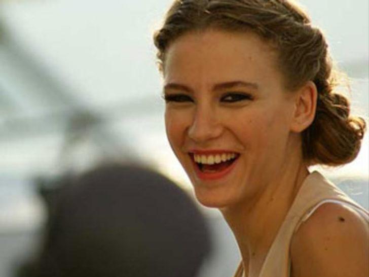 Meryem Uzerli'nin işini kaptı G2