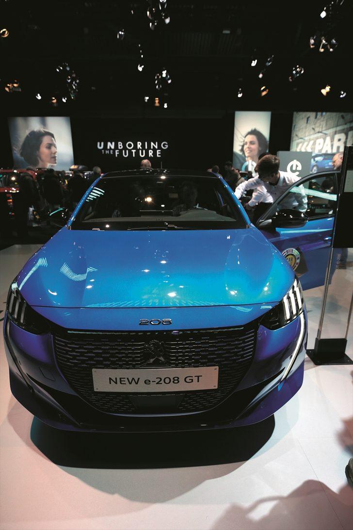 Görücüye çıktılar! Brüksel Otomobil Fuarı'na yoğun ilgi G5