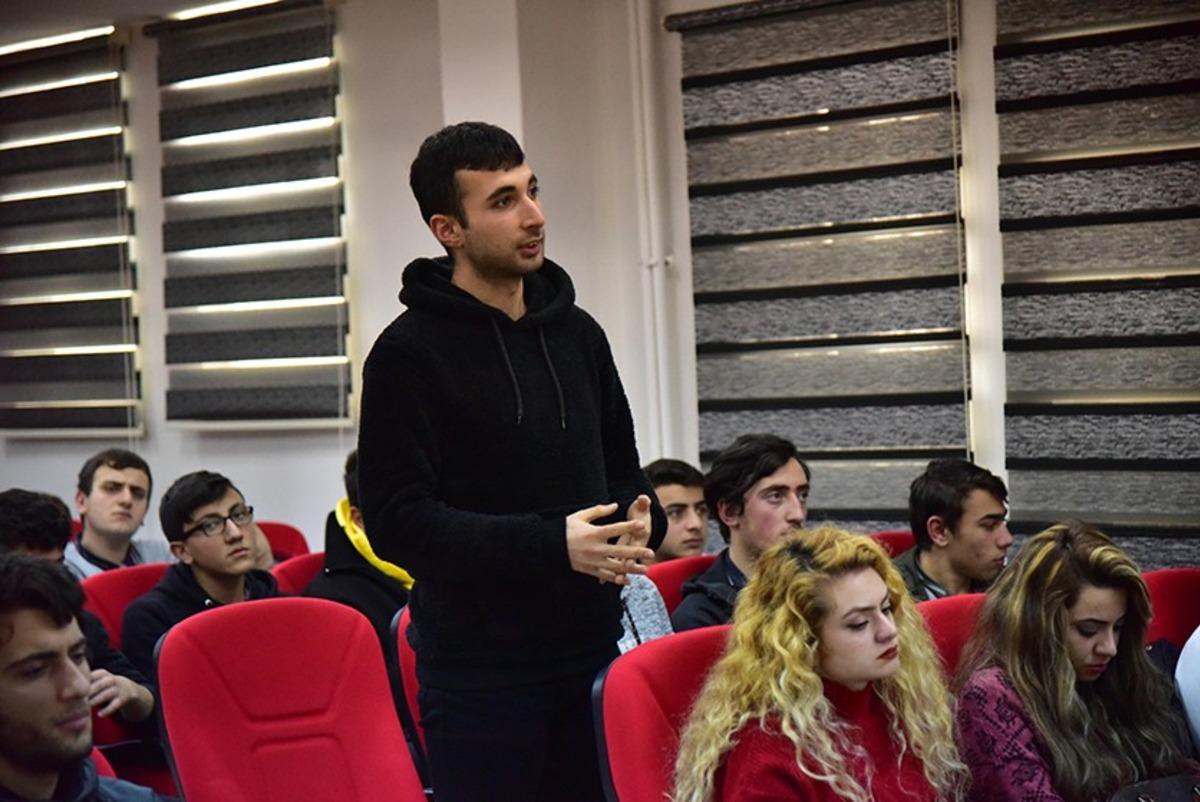 Rekt&ouml;r &Ccedil;akmak, lise &ouml;ğrencileri ile buluştu