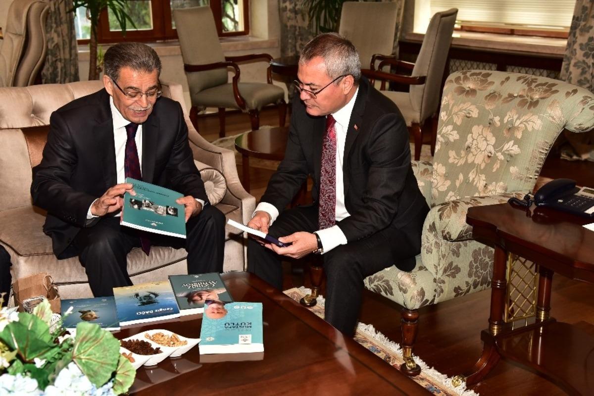 Eski Bakan G&uuml;&ccedil;l&uuml; Manisa&rsquo;da
