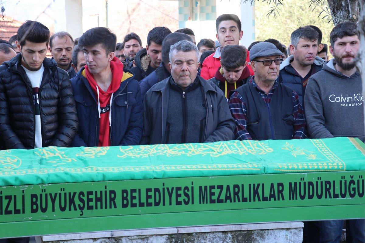 Denizli'de s&uuml;s havuzunda cansız bedeni bulunan liseli Kerem toprağa verildi
