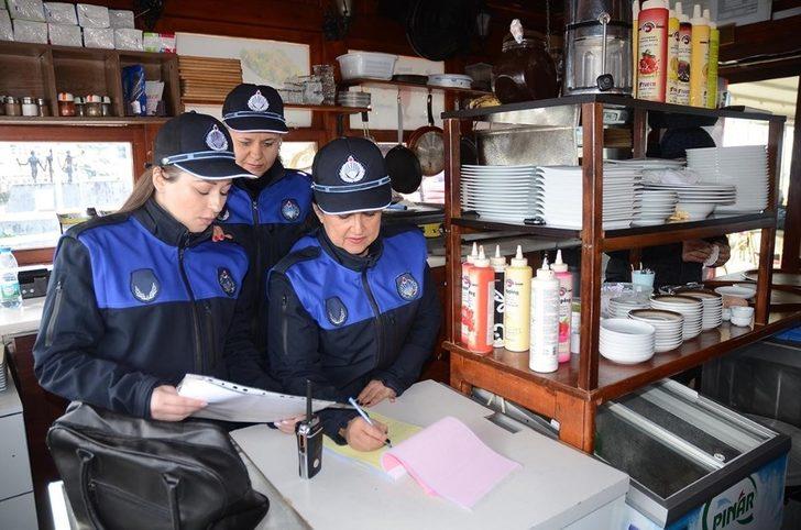 Kuşadası’nda bayan zabıtalar istismarcılara göz açtırmıyor G3