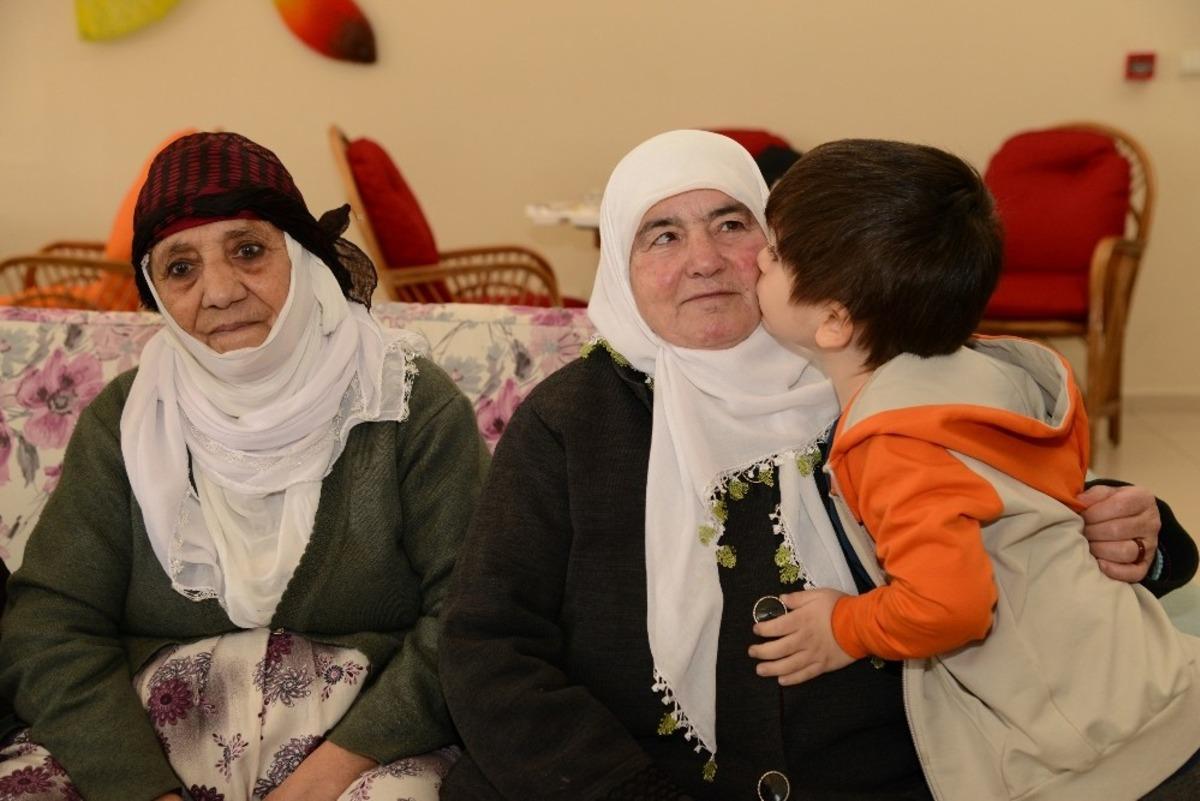 B&uuml;y&uuml;kşehir Belediyesi &ccedil;ocukları yaşlılarla buluşturdu