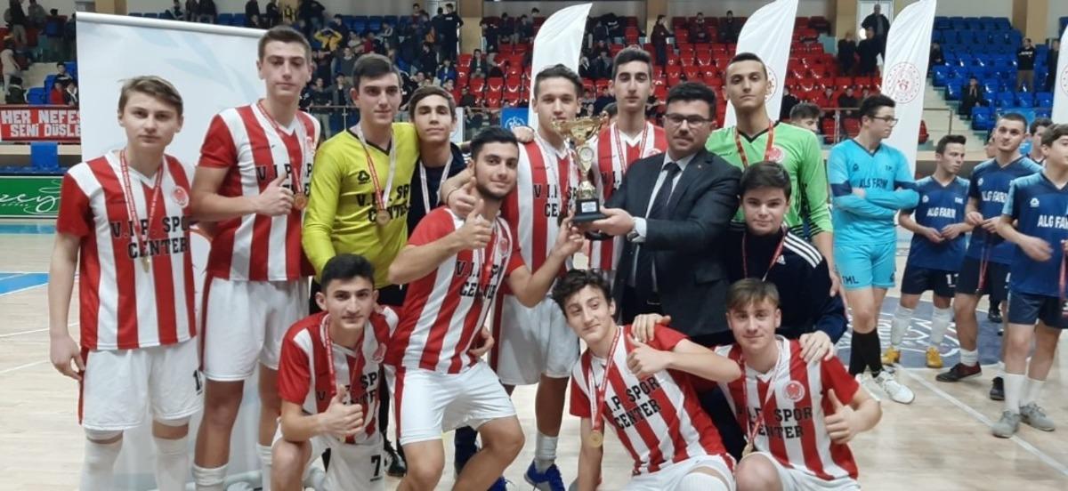 Gen&ccedil;ler futsal m&uuml;sabakaları tamamlandı