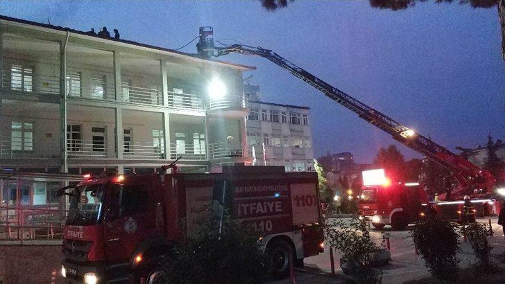 Samsun'da korkutan yangın! Hastane çatısı alevlere teslim oldu! G2