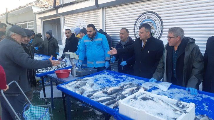 Balık fiyatını yükselten esnafa kızan belediye tanzim satışına başladı G3