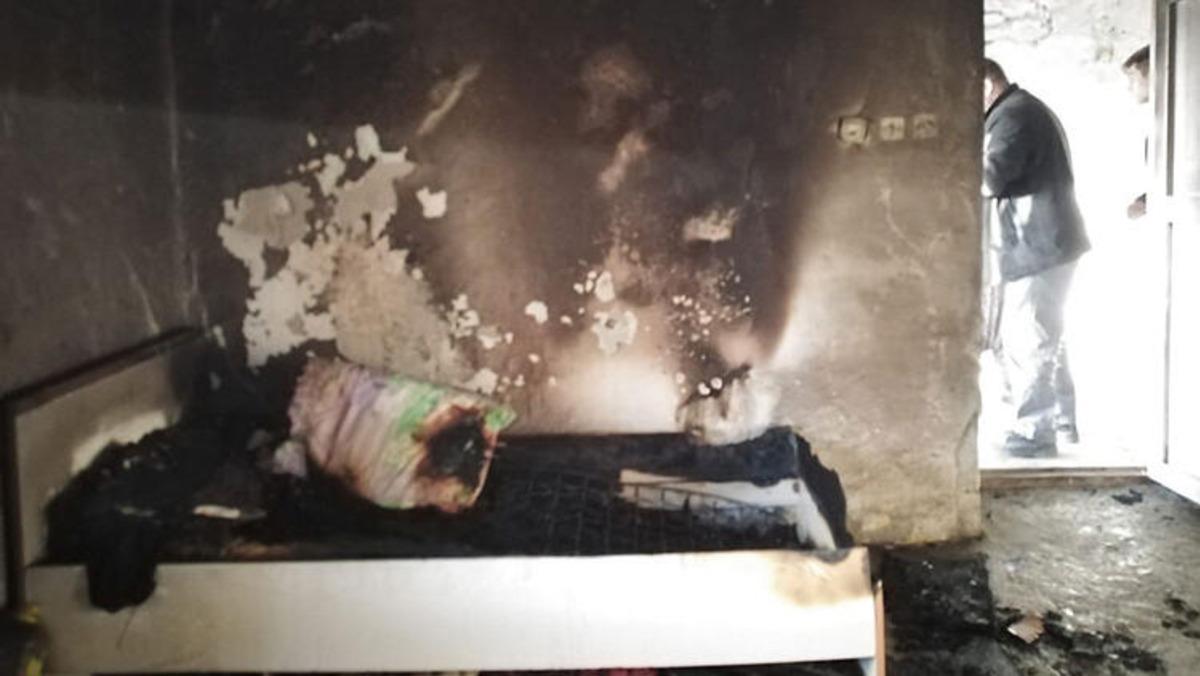 Elektrikli battaniyeye ka&ccedil;ırdığı idrar hayatına mal oldu