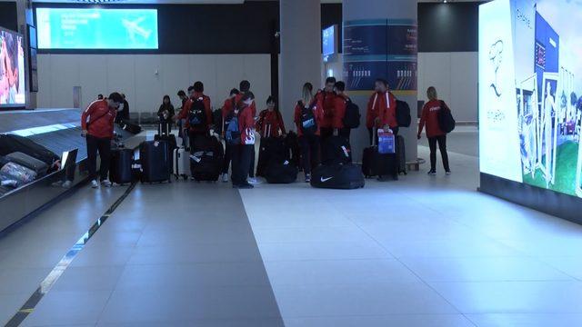 Milli karateciler yurda döndü