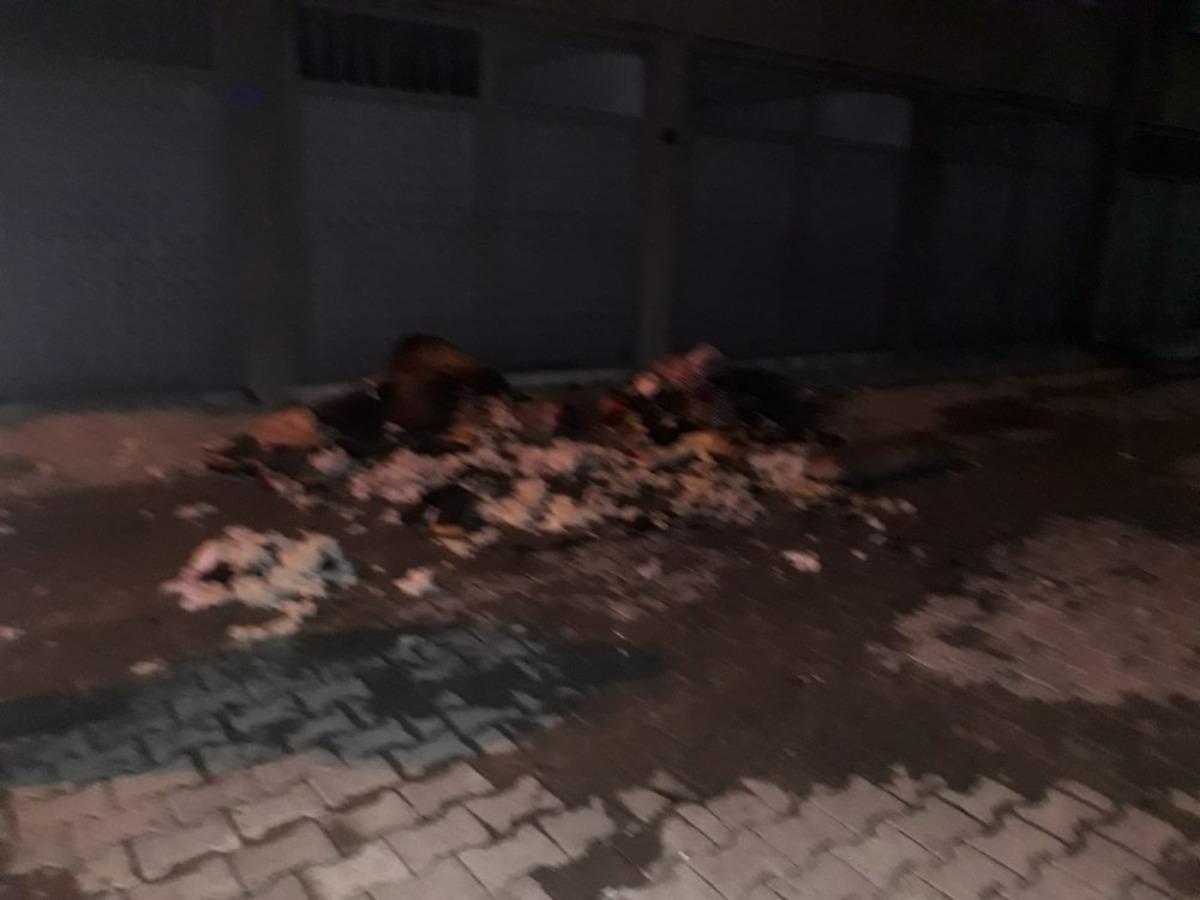 Yangında mahsur kalan anne ve &ccedil;ocuklarını itfaiye kurtardı