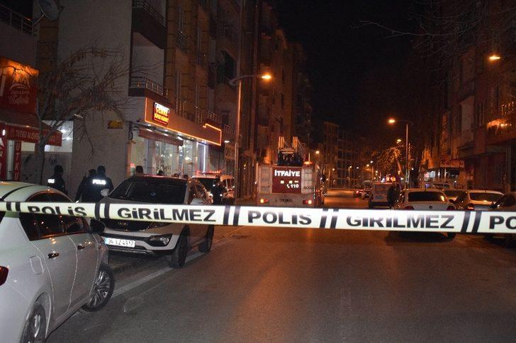 Malatya'da hareketli anlar! Ailesiyle tartıştı balkona çıkıp tehditler savurunca polis alarma geçti G3