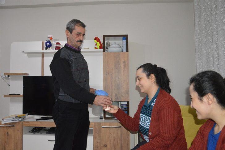 Sakarya'da fedakar çift bedensel engelli çocuklarının üniversite hayali için çabalıyor G5