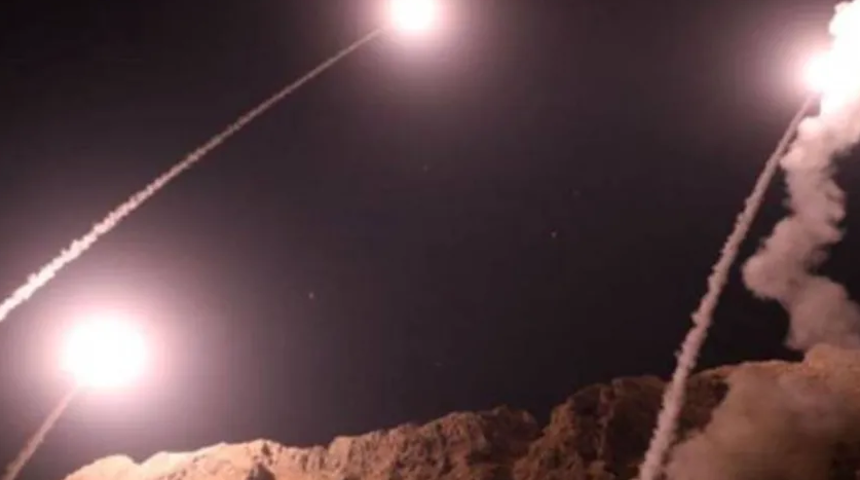 Son dakika! Irak'ta ABD askerlerinin bulunduğu Taci Askeri Üssü'ne füzeli saldırı! Pentagon'dan açıklama geldi