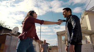 Ramo dizisi 2. bölüm fragmanı yayınlandı! Sibel, Ramo'ya silah çekiyor: Babamı ve kardeşimi öldürdün