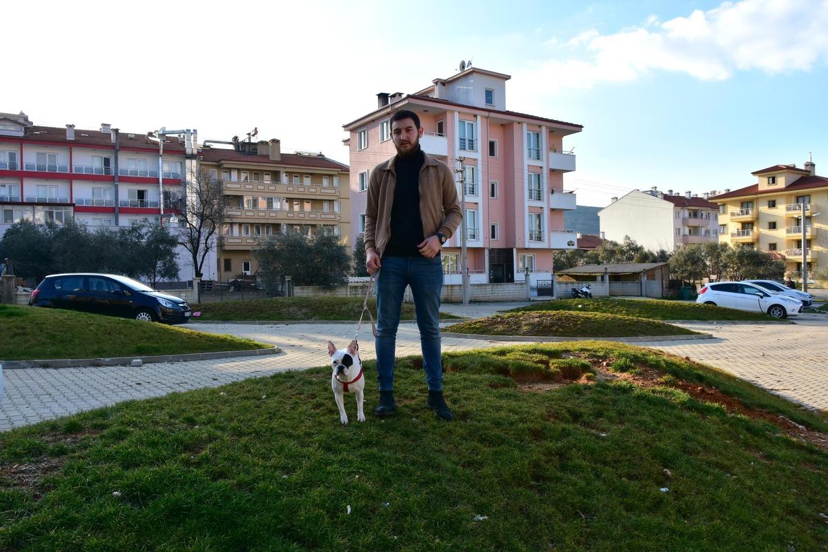 &Uuml;niversite &ouml;ğrencisi k&ouml;peğini tekmeleyen teknikerin burnunu kırdı