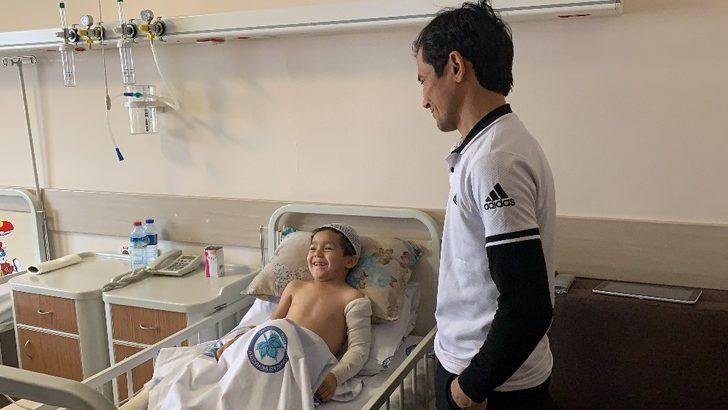 6 yaşındaki çocuk dehşeti yaşadı! 15 köpek saldırdı, kafa derisi parçalandı G4