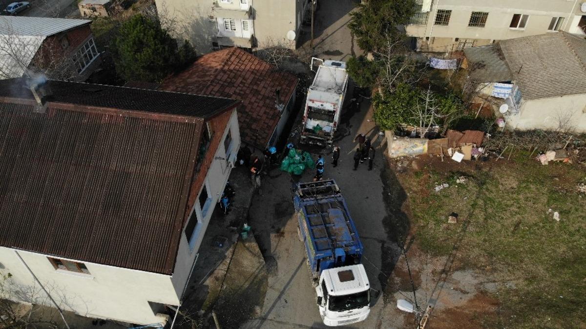 Pendik&rsquo;te şaşırtan olay! Bir evden 20 ton &ccedil;&ouml;p &ccedil;ıkarıldı