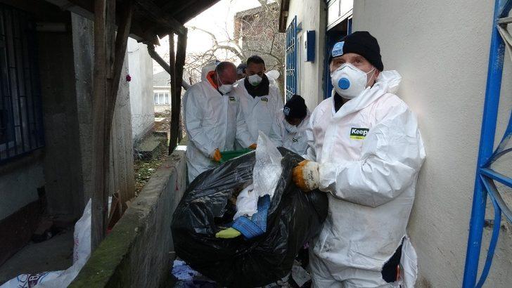 Pendik’te şaşırtan olay! Bir evden 20 ton çöp çıkarıldı G5