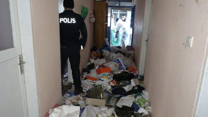 Pendik’te şaşırtan olay! Bir evden 20 ton çöp çıkarıldı G2