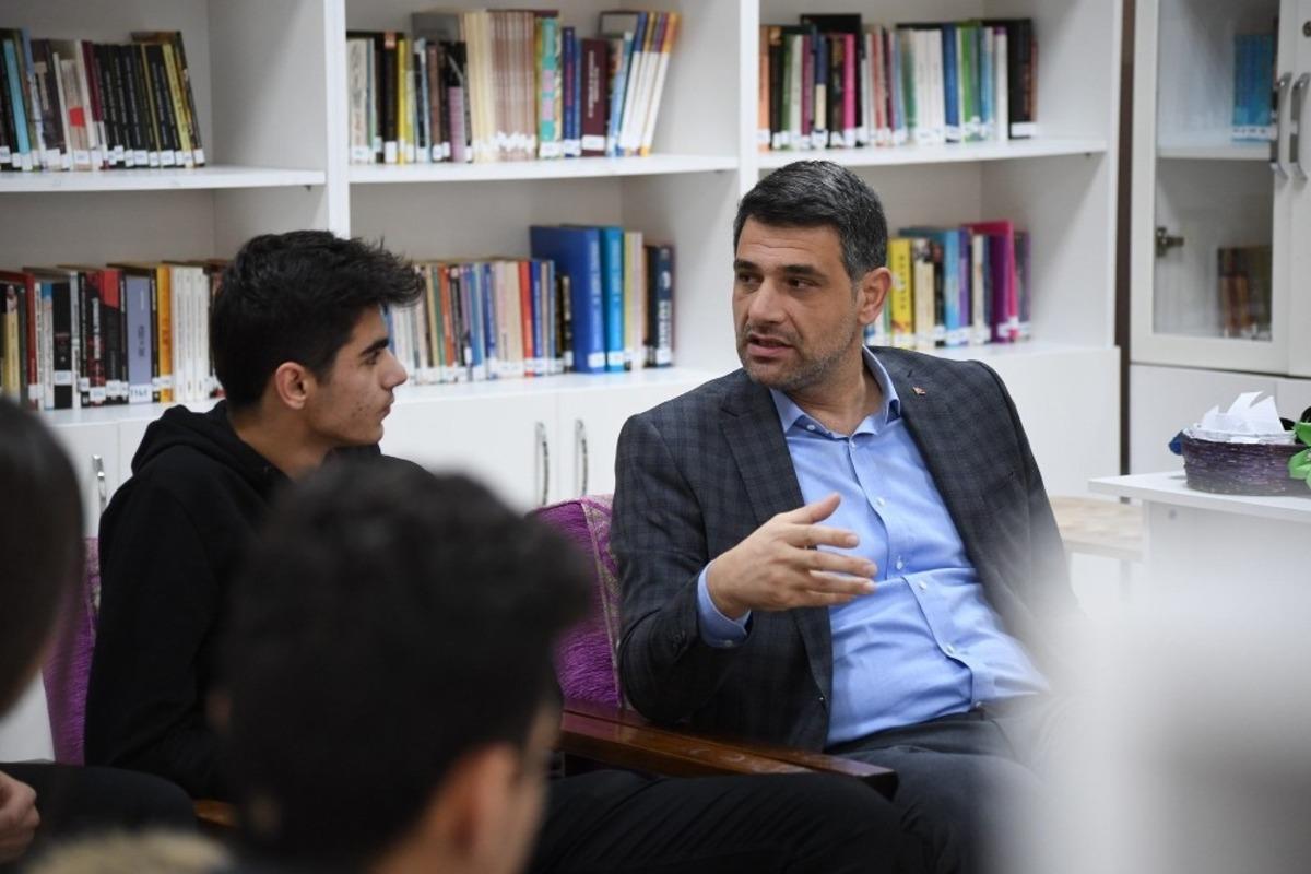 Başkan Kocaman &ouml;ğrencilerle buluştu