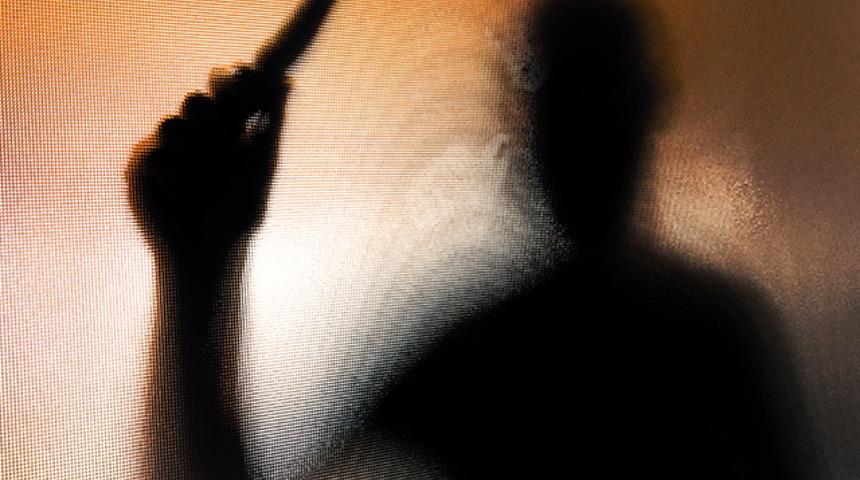 Kayıp ihbarı yapılan kadın evinde &ouml;ld&uuml;r&uuml;lm&uuml;ş olarak bulundu