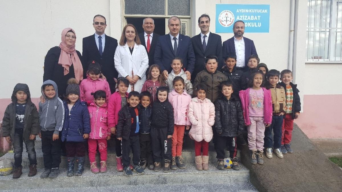 Eğitim g&ouml;n&uuml;ll&uuml;s&uuml; iki bayan &ouml;ğretmen okulu baştan aşağı yeniledi