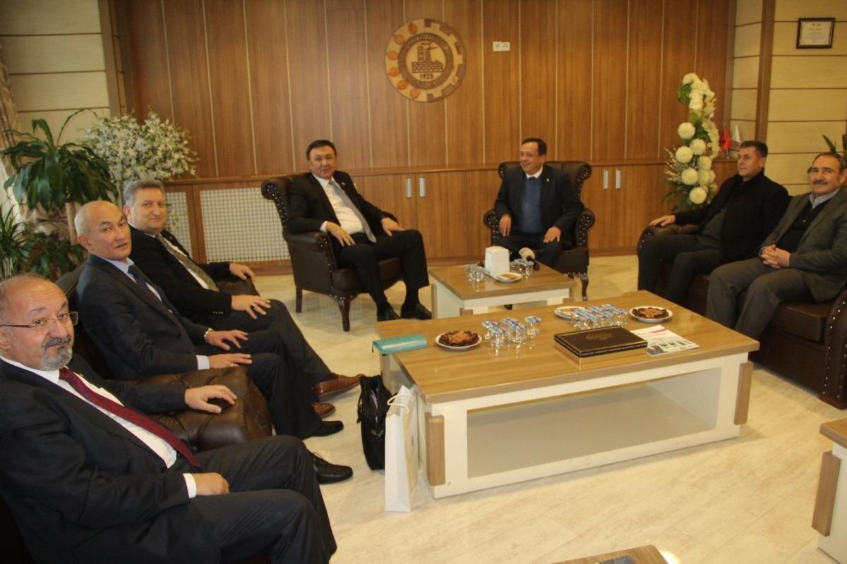 Kırgızistan B&uuml;y&uuml;kel&ccedil;isi Kubanı&ccedil;bek &Ouml;m&uuml;raliyev MTSO &rsquo;yu  ziyaret etti