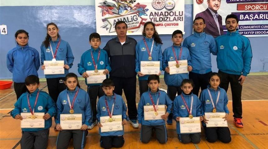 Badmintonda Malatya kız ve erkek takımları birinci oldu