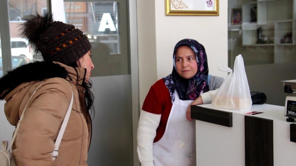 İki &ccedil;&ouml;lyaklı &ccedil;ocuğu i&ccedil;in glutensiz pastane a&ccedil;tı