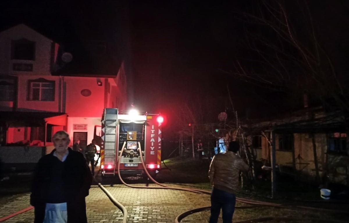 Sakarya&rsquo;da yabancı uyruklu şahısların yaşadığı evde yangın &ccedil;ıktı