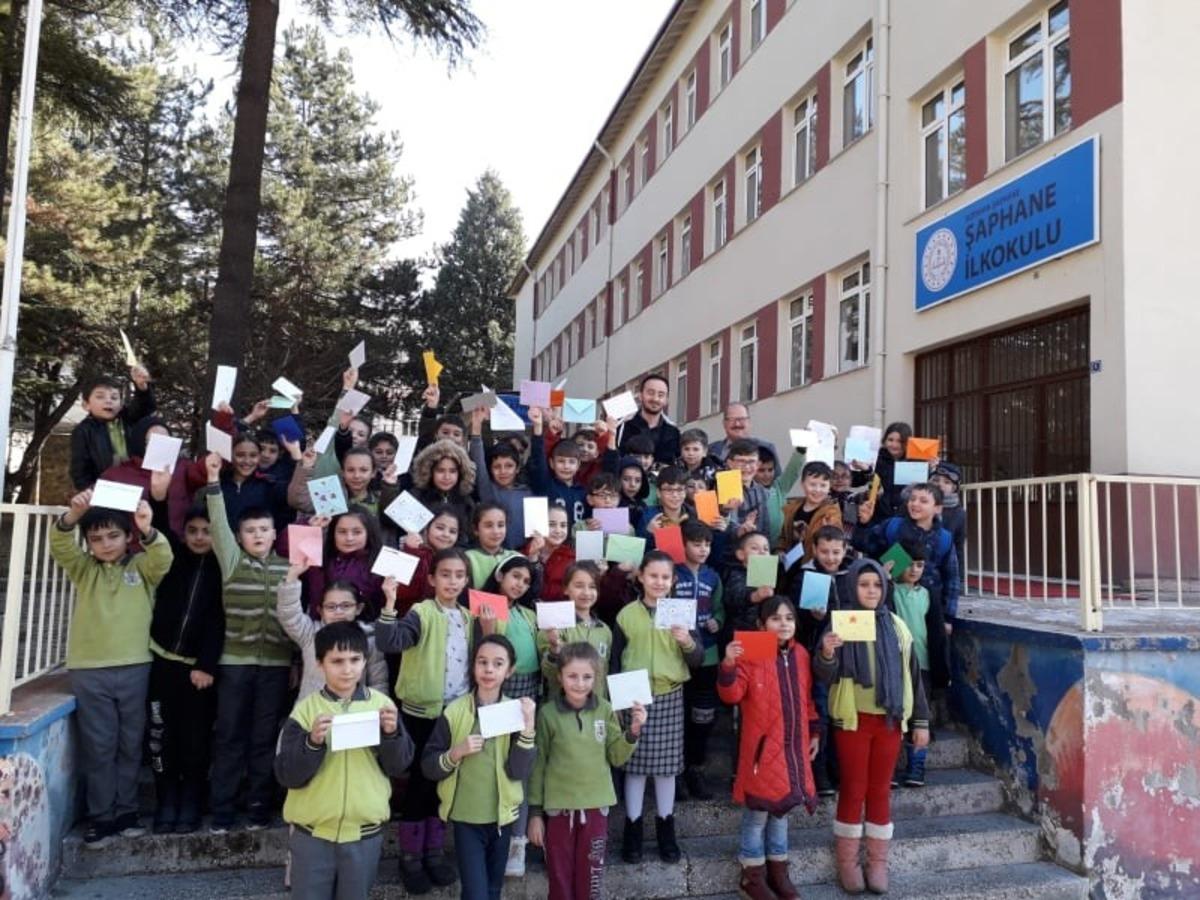 Van&rsquo;dan K&uuml;tahya&rsquo;nın Şaphane il&ccedil;esine mektup kardeşliği