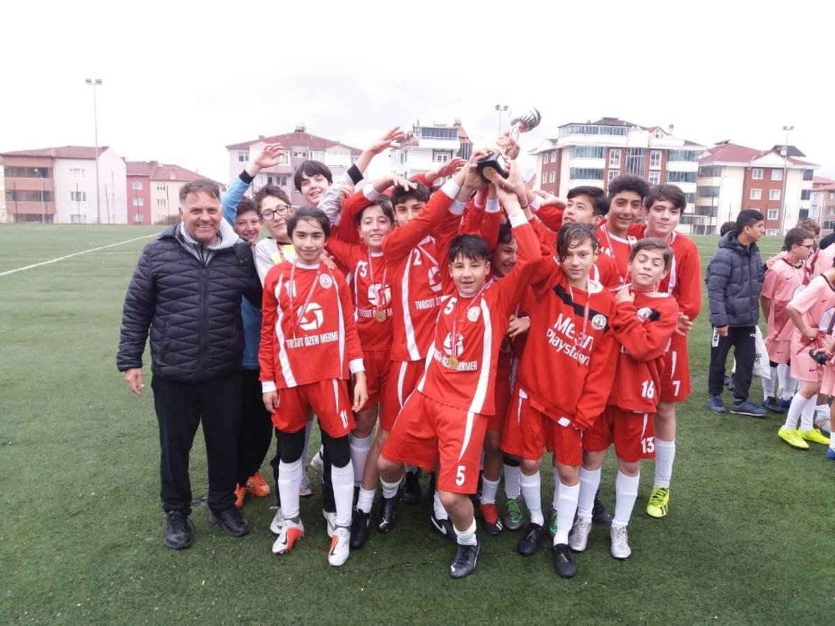 &Uuml;st &uuml;ste 4 yıldır şampiyonluğu kimseye bırakmıyorlar