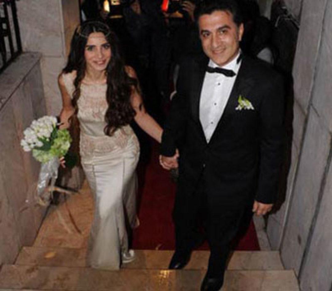 Феттахоглу и левент везироглу. Мурат айсан муж нур феттахоглу. Левент и нур феттахоглу. Нур феттахоглу и левент. Нур феттахоглу с мужем левентом.